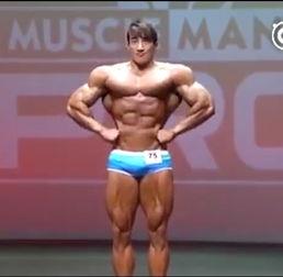 秀肌肉搞笑,笑料横生，肌肉男们如何用肌肉搞笑？